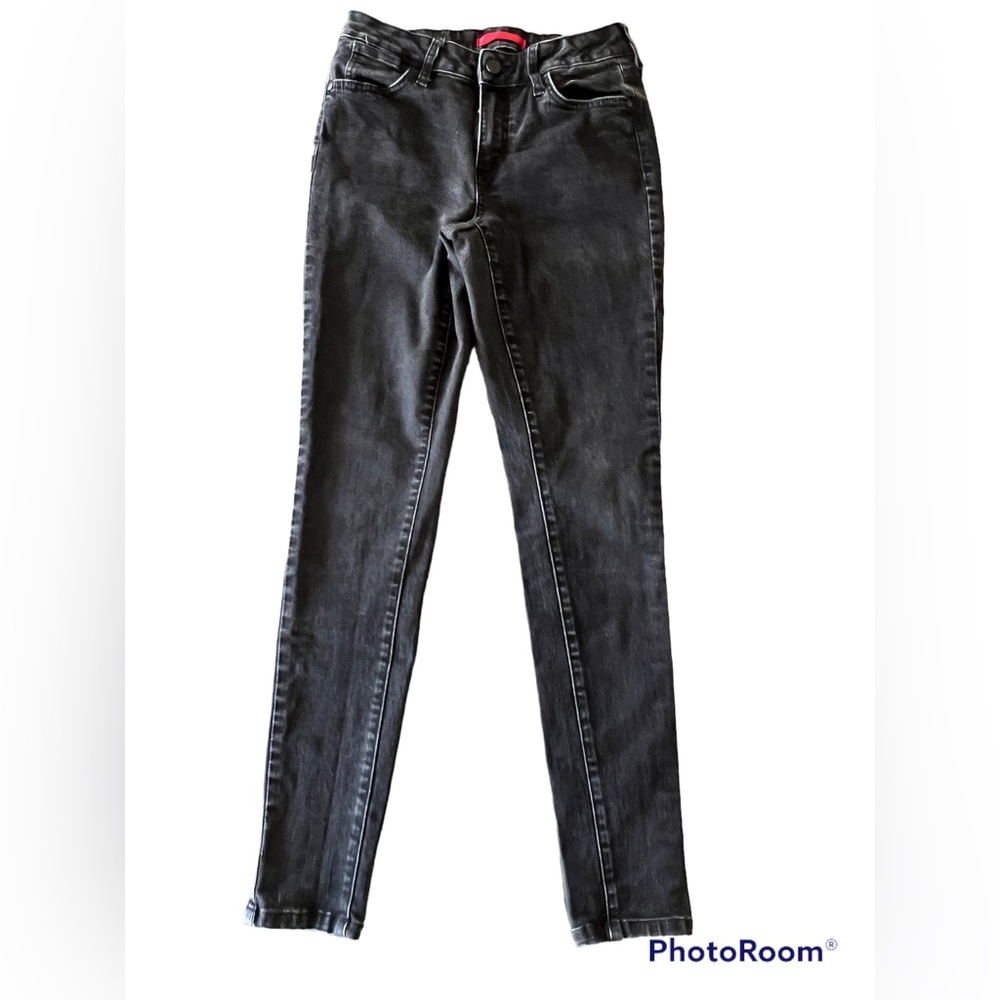 Women’s size 2 Jennifer Lopez “Sculpt Skinny” jeans in black.